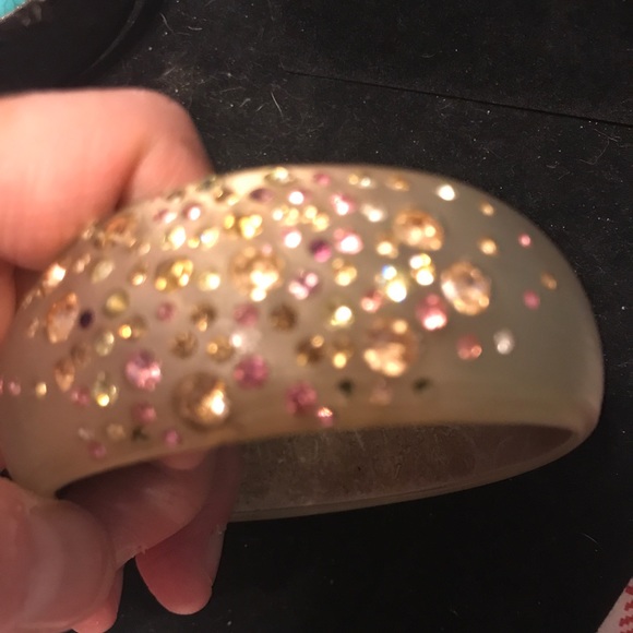 Vintage acrylic frosted bangle bracelet with rhinestones - Picture 4 of 4